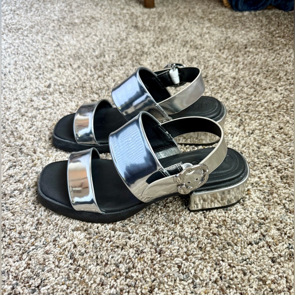 Silver Aerosoles heels size 8